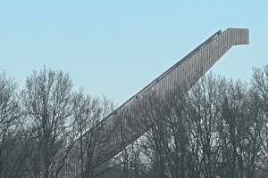 Verloedering rondom uitkijktoren de Nieuwe Herdgang: PvdA stelt vragen aan het college