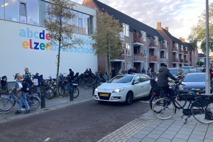 PvdA wil oplossing voor ‘verkeerschaos’ rondom basisschool De Elzen