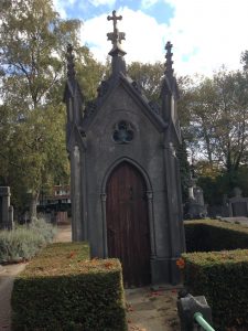 https://tilburg.pvda.nl/nieuws/zorgen-om-grafmonumenten-in-verval-op-de-begraafplaats-aan-de-bredaseweg/